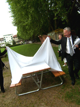 Enthllung der Tischbankkombination